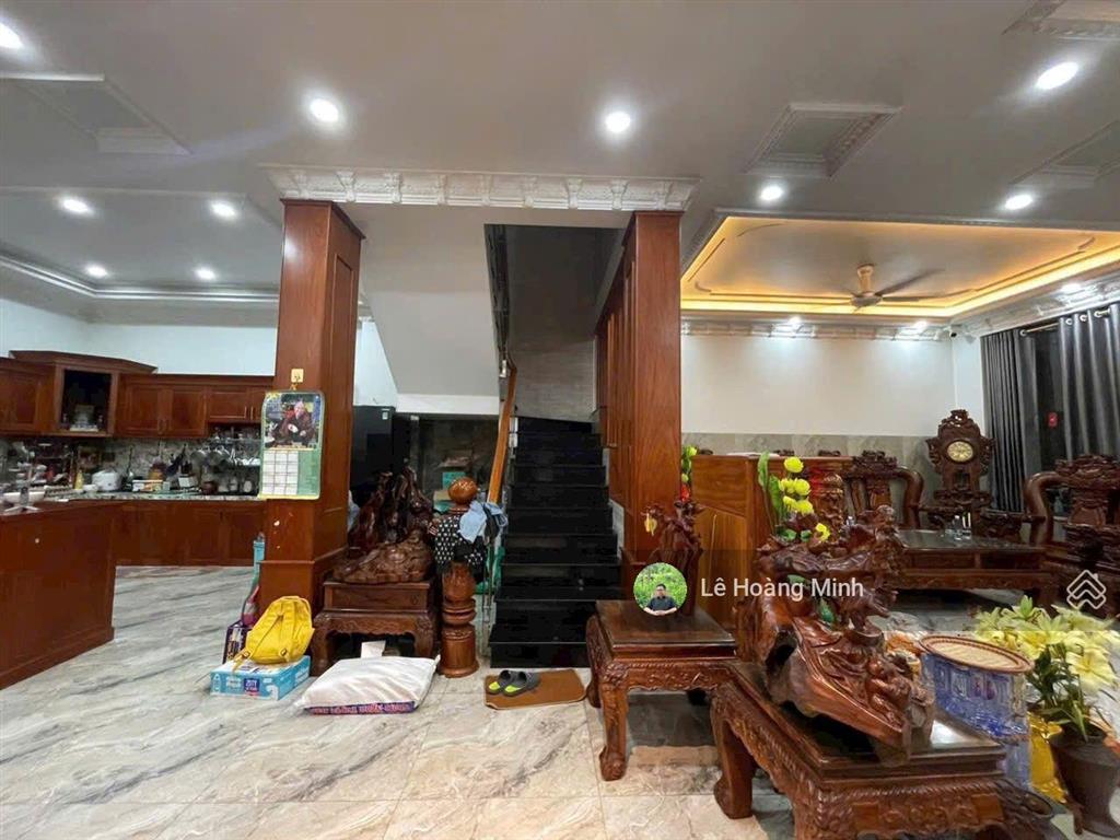 Biệt thự sân vườn 8m x 30m. 4 tầng hẻm 10m trung mỹ tây q12