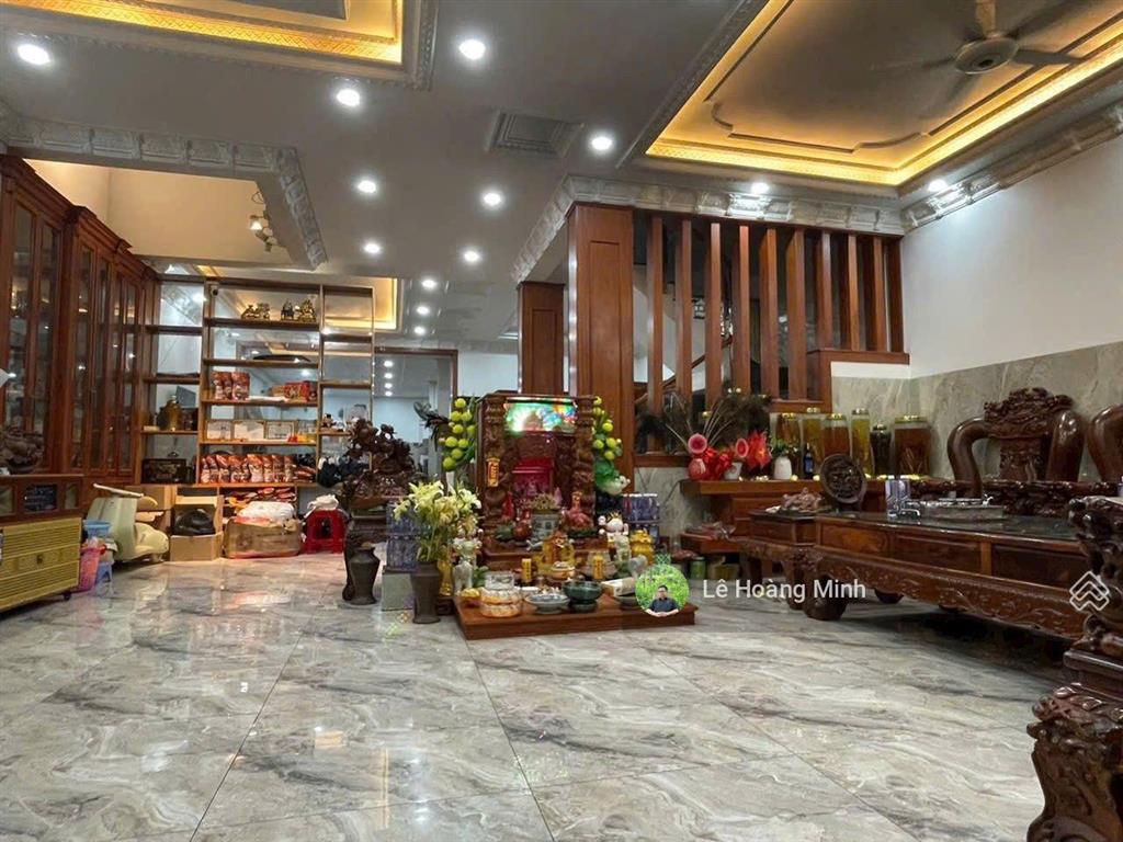 Biệt thự sân vườn 8m x 30m. 4 tầng hẻm 10m trung mỹ tây q12