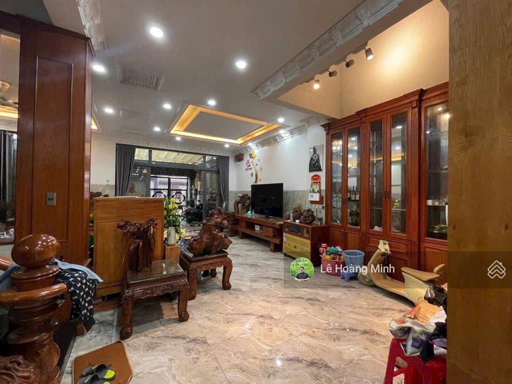 Biệt thự sân vườn 8m x 30m. 4 tầng hẻm 10m trung mỹ tây q12