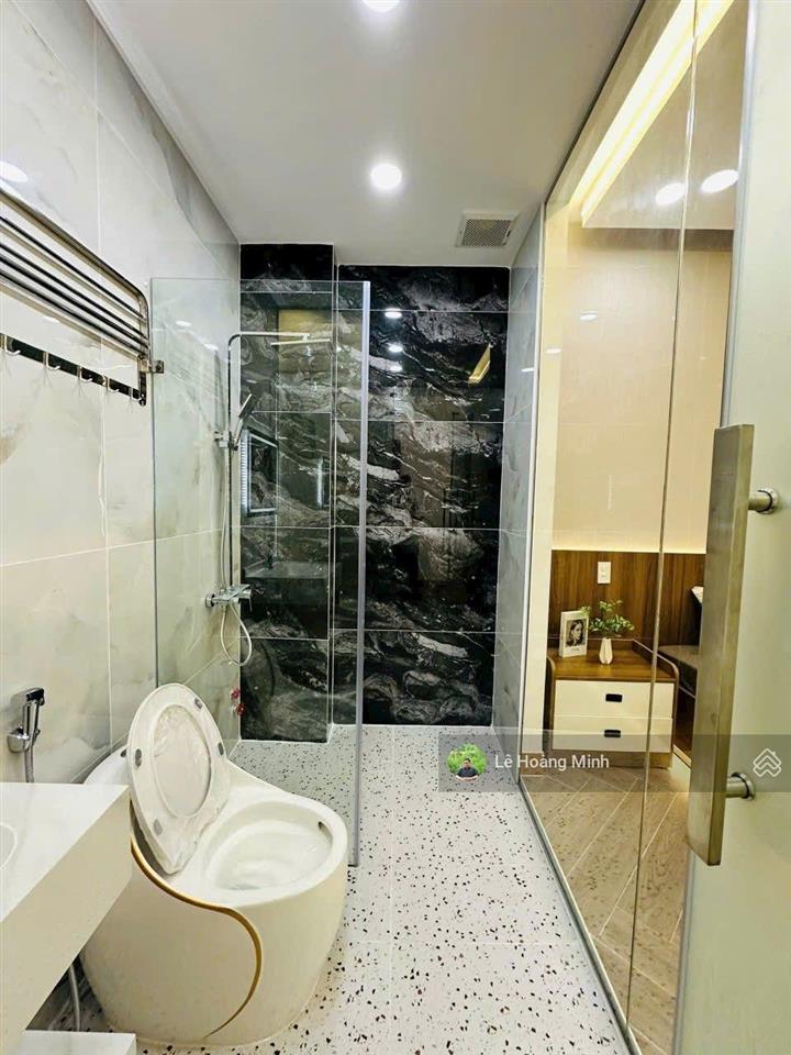 Siêu phẩm 4m x 20m, xây 5 tầng thang máy mặt tiền đường thới an 12