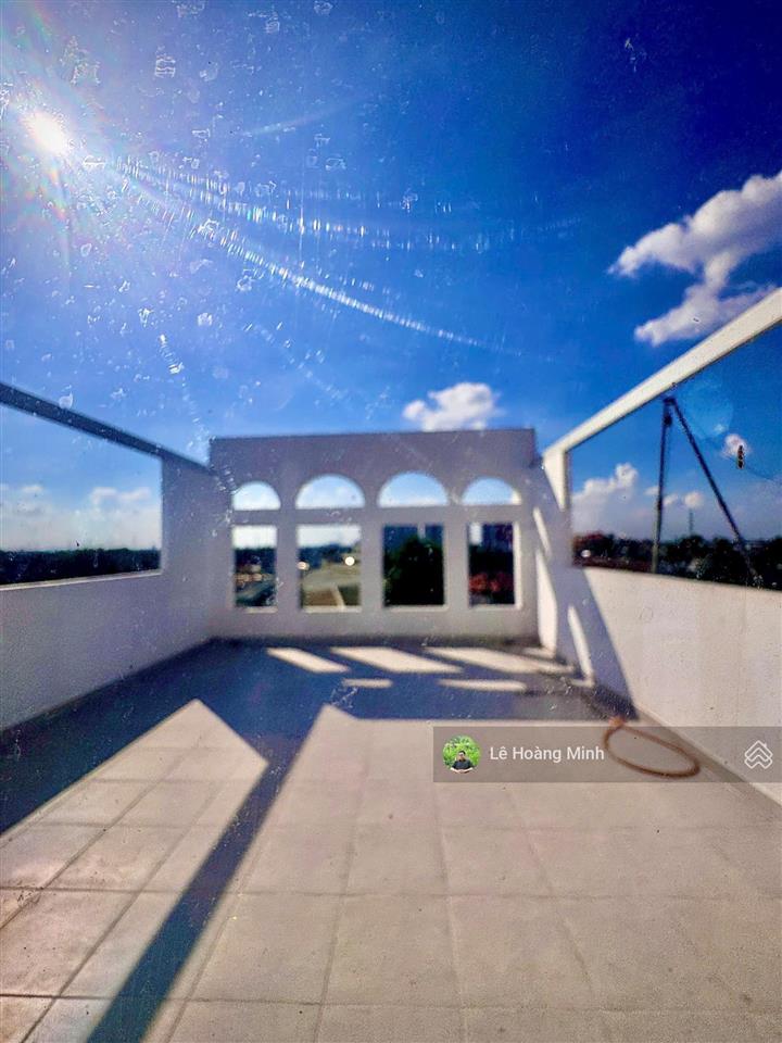 Nhà phố tâm huyết 5m x 40m. 3 tầng thang máy mặt tiền đường tô ngọc vân. đoạn ngay cầu bến phân