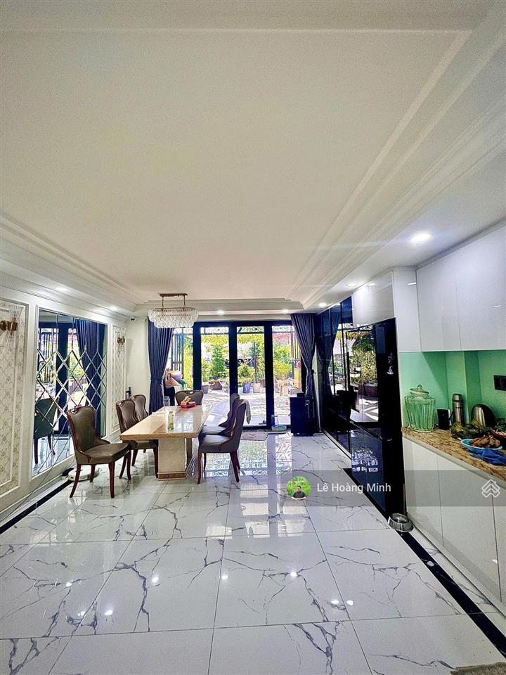 Nhà phố tâm huyết 5m x 40m. 3 tầng thang máy mặt tiền đường tô ngọc vân. đoạn ngay cầu bến phân