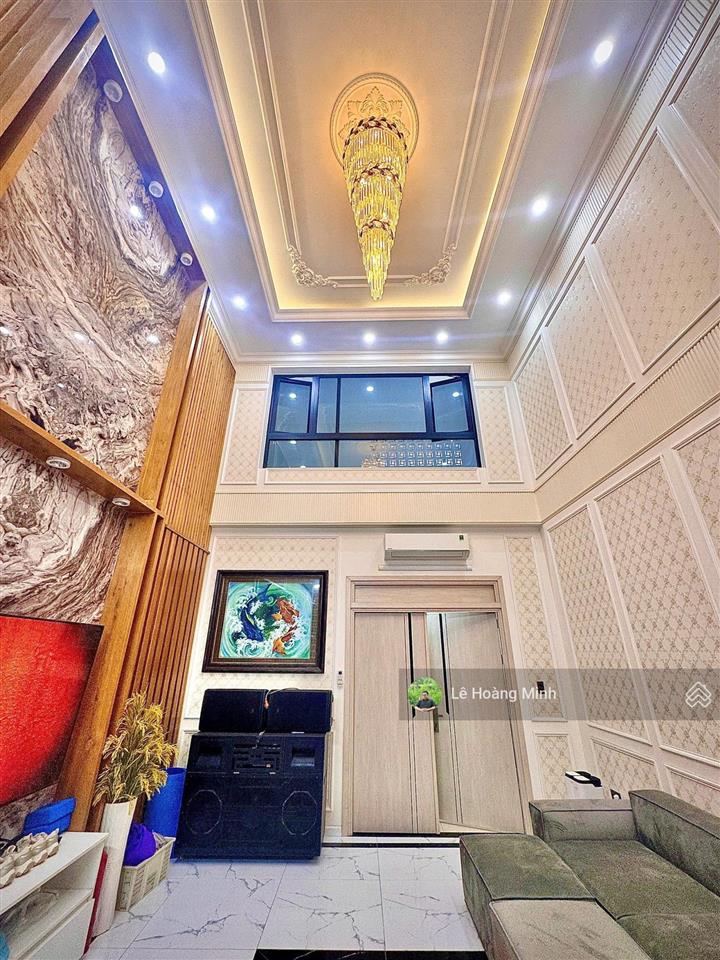 Nhà phố tâm huyết 5m x 40m. 3 tầng thang máy mặt tiền đường tô ngọc vân. đoạn ngay cầu bến phân