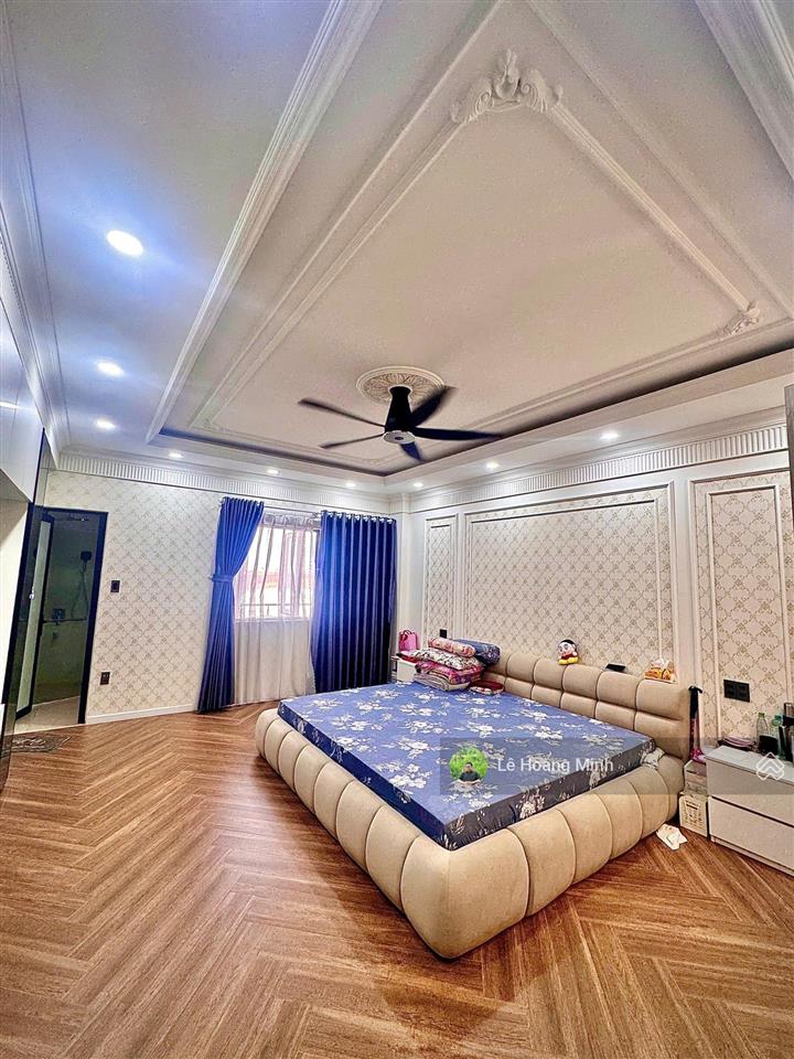 Nhà phố tâm huyết 5m x 40m. 3 tầng thang máy mặt tiền đường tô ngọc vân. đoạn ngay cầu bến phân