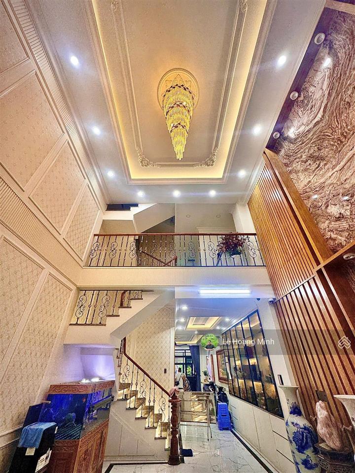 Nhà phố tâm huyết 5m x 40m. 3 tầng thang máy mặt tiền đường tô ngọc vân. đoạn ngay cầu bến phân