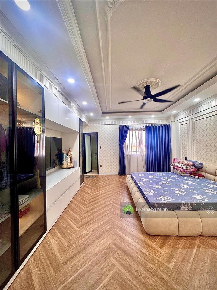 Nhà phố tâm huyết 5m x 40m. 3 tầng thang máy mặt tiền đường tô ngọc vân. đoạn ngay cầu bến phân