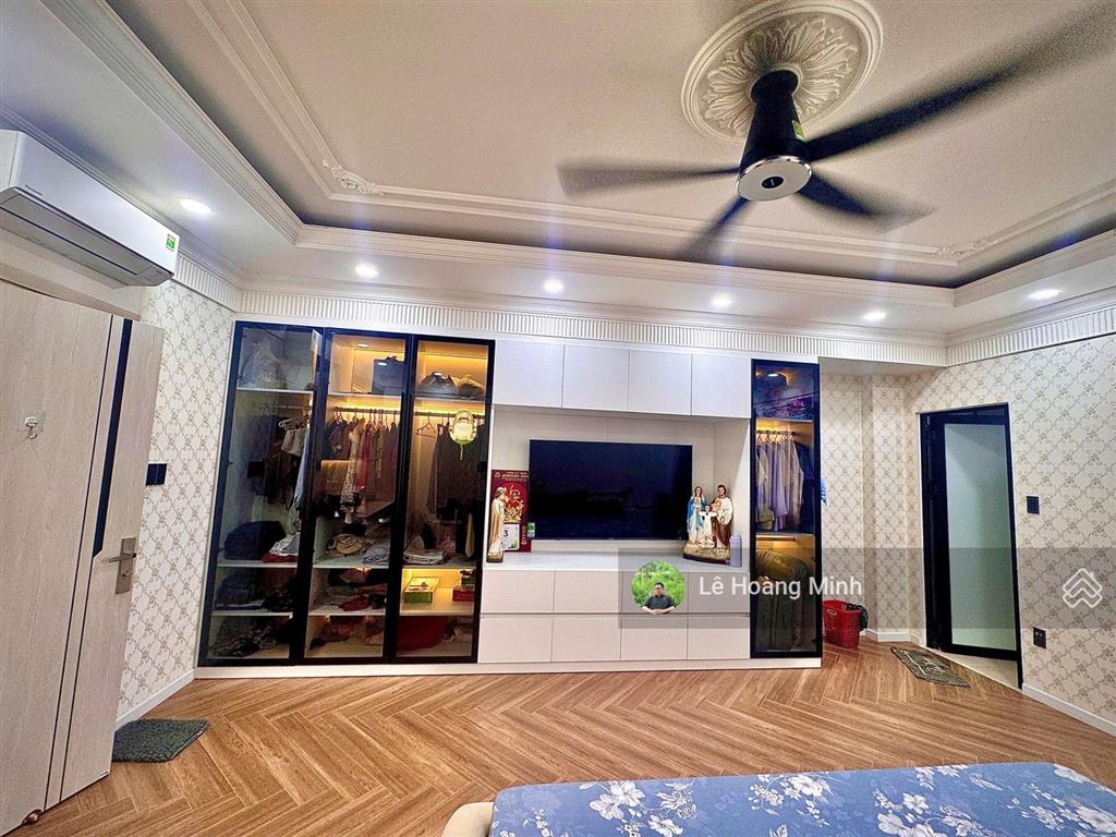 Nhà phố tâm huyết 5m x 40m. 3 tầng thang máy mặt tiền đường tô ngọc vân. đoạn ngay cầu bến phân