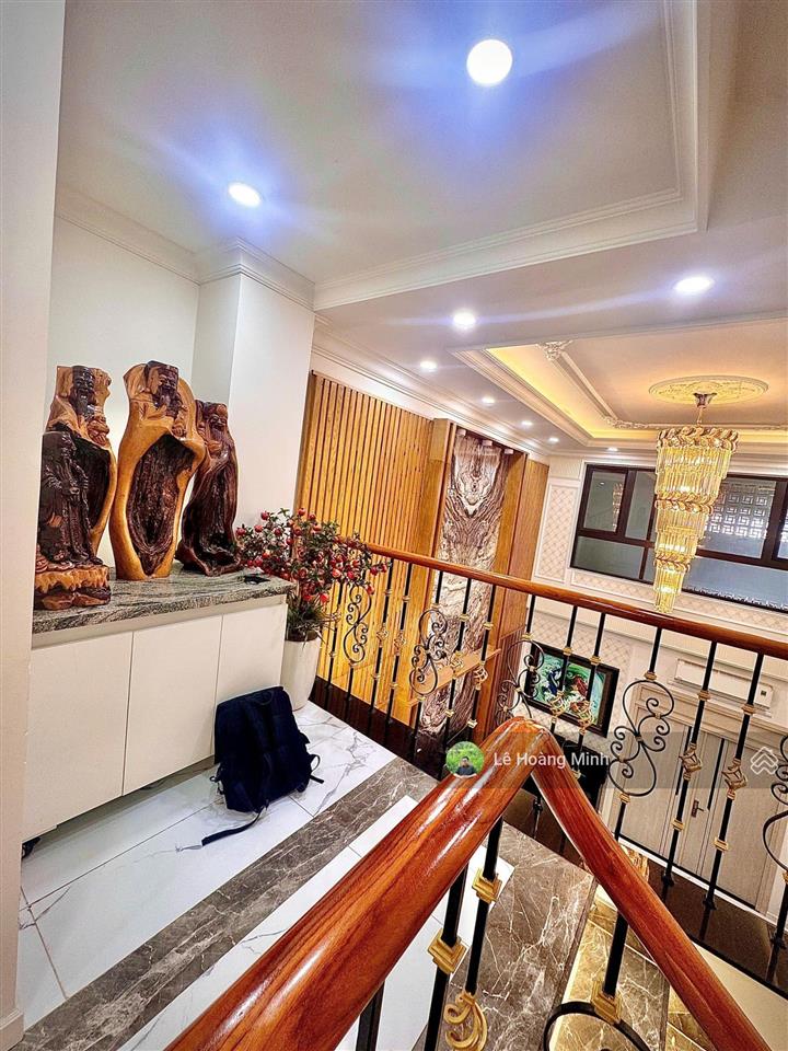 Nhà phố tâm huyết 5m x 40m. 3 tầng thang máy mặt tiền đường tô ngọc vân. đoạn ngay cầu bến phân