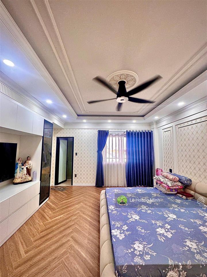 Nhà phố tâm huyết 5m x 40m. 3 tầng thang máy mặt tiền đường tô ngọc vân. đoạn ngay cầu bến phân