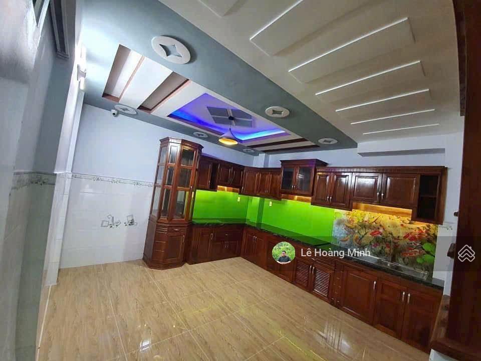 Nhà phố 5m x 20m. xây 3 tầng góc 2mt đường thới an 11. ngay chợ ngã ba trần thị cờ