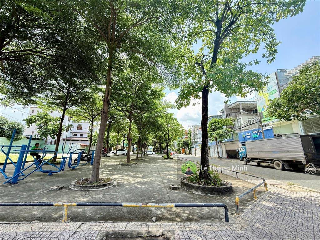 Biệt thự mini 7m x 20m. view công viên mặt tiền kinh doanh 1/ lê thị riêng. sát bên ubnd q12