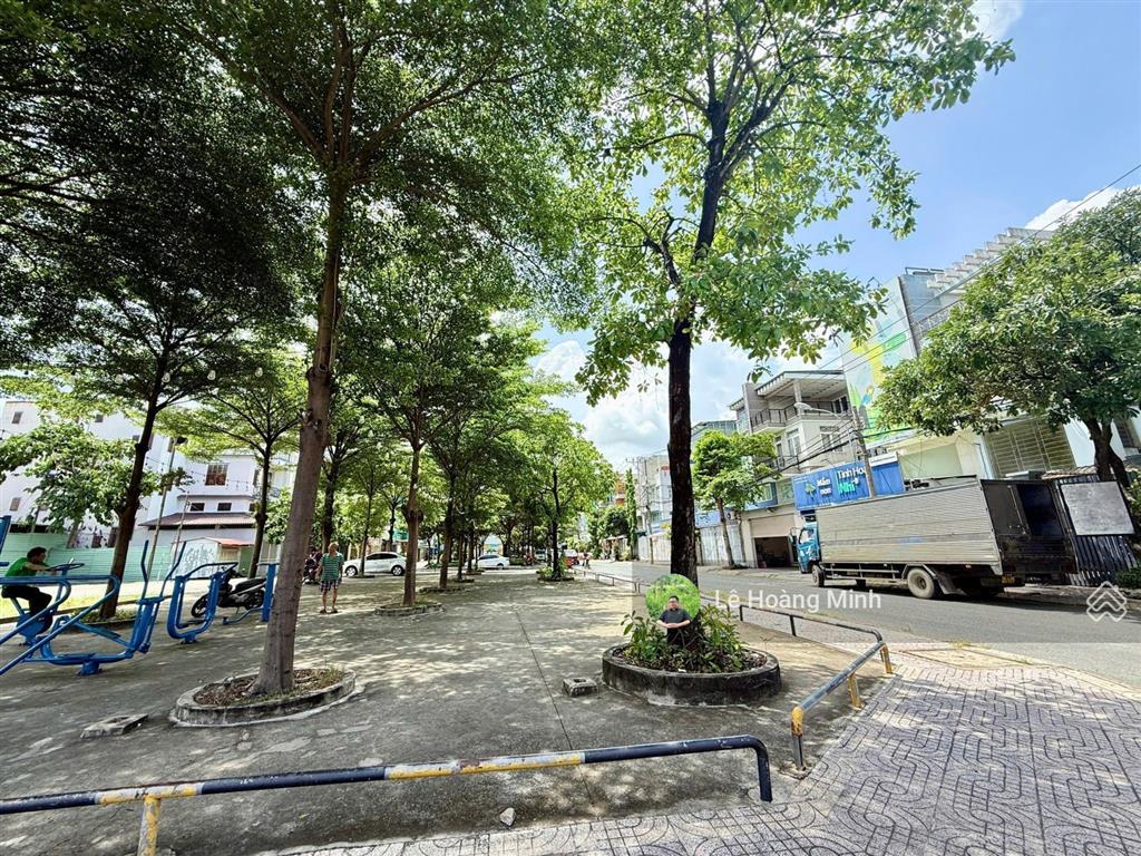 Biệt thự mini 7m x 20m. view công viên mặt tiền kinh doanh 1/ lê thị riêng. sát bên ubnd q12