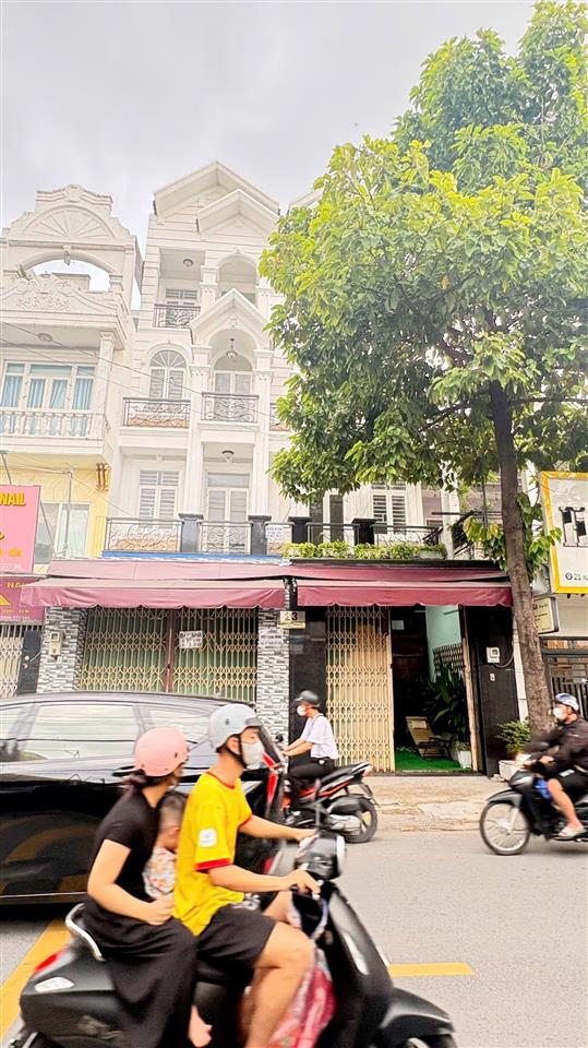 Nhà phố 8m x 22m, xây 5 tầng thành 2 căn mặt tiền chợ hạt điều huỳnh thị hai