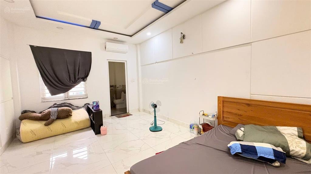Nhà phố 8m x 22m, xây 5 tầng thành 2 căn mặt tiền chợ hạt điều huỳnh thị hai