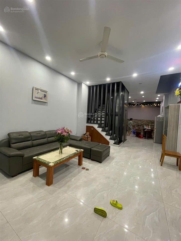 Nhà phố 5m x 17m. 3 tầng có thang máy kdc phú nhuận 1/ ngắn lê thị riêng. đối diện ubnd q12