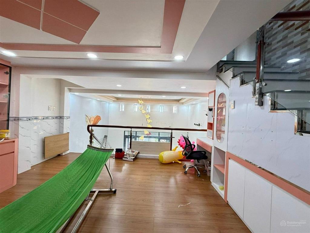 Nhà phố 1 lửng 1 lầu mặt tiền đường trung mỹ tây 09. tặng full nội thất