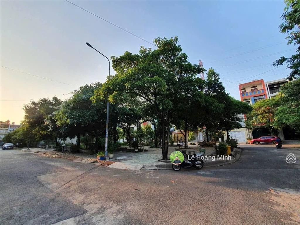 Lô đất đẹp 10m x 20m, góc 2 mặt tiền view công viên khu biệt thự phú nhuận, lê thị riêng