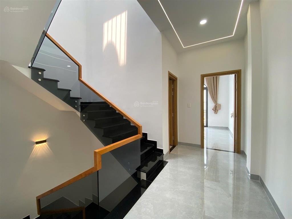 Siêu phẩm 4,7m x 25m. 4 tầng mặt tiền đường hiệp thành 12. ngay chợ hiệp thành