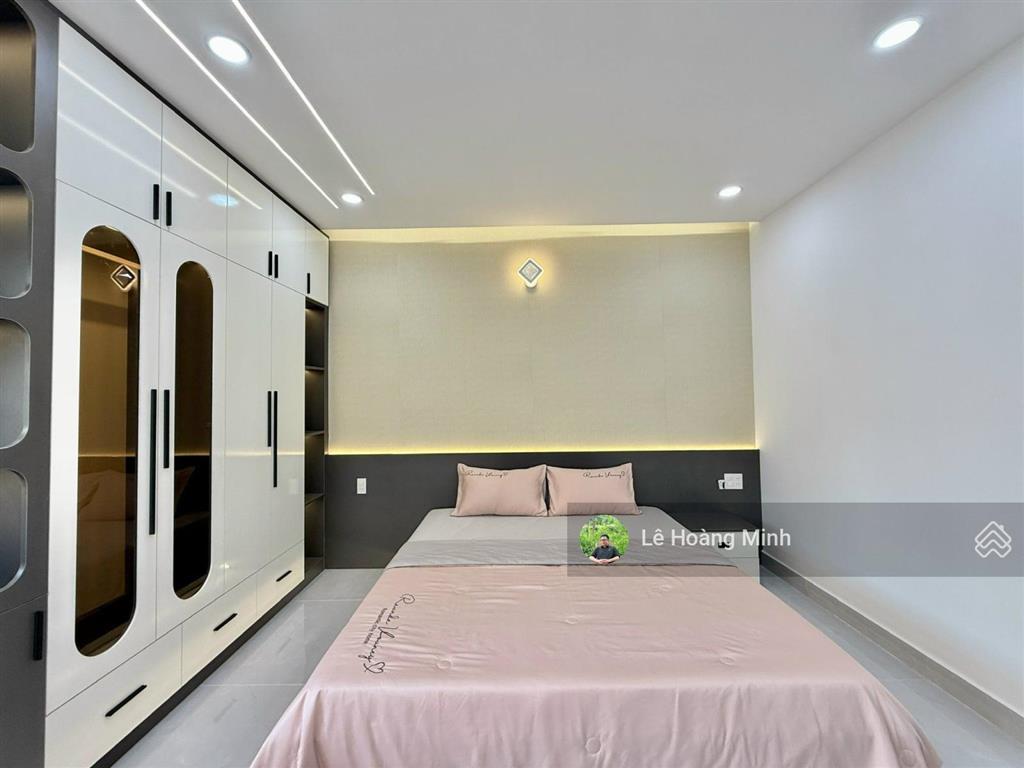 Siêu phẩm 4 tầng có thang máy mặt tiền chợ trần quang cơ kinh doanh tốt