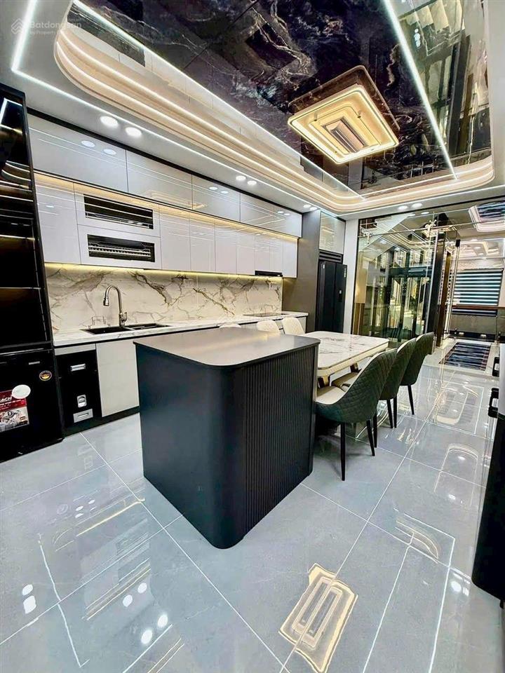 Siêu phẩm 4 tầng có thang máy mặt tiền chợ trần quang cơ kinh doanh tốt