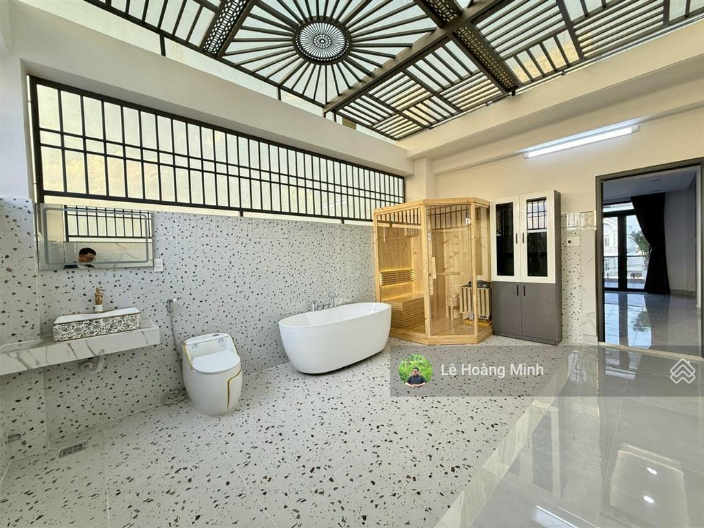 Siêu phẩm 4 tầng có thang máy mặt tiền chợ trần quang cơ kinh doanh tốt