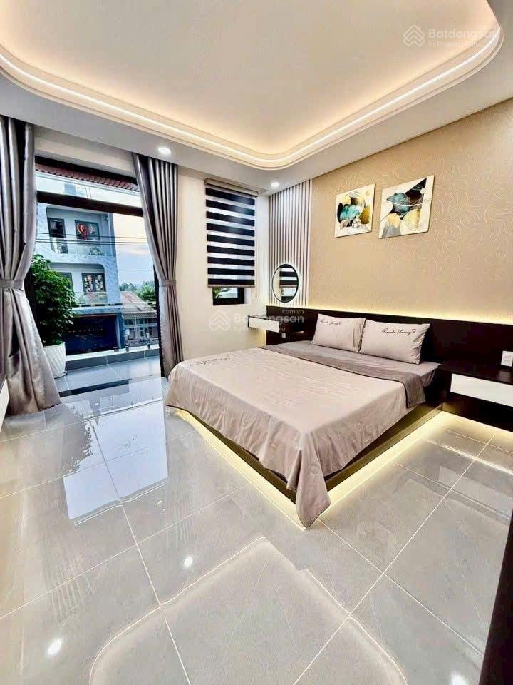 Siêu phẩm 4 tầng có thang máy mặt tiền chợ trần quang cơ kinh doanh tốt