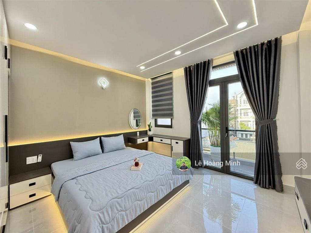 Siêu phẩm 4 tầng có thang máy mặt tiền chợ trần quang cơ kinh doanh tốt