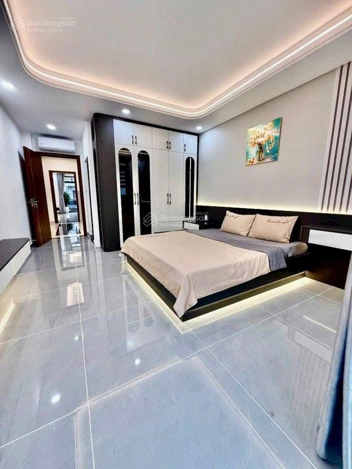 Siêu phẩm 4 tầng có thang máy mặt tiền chợ trần quang cơ kinh doanh tốt