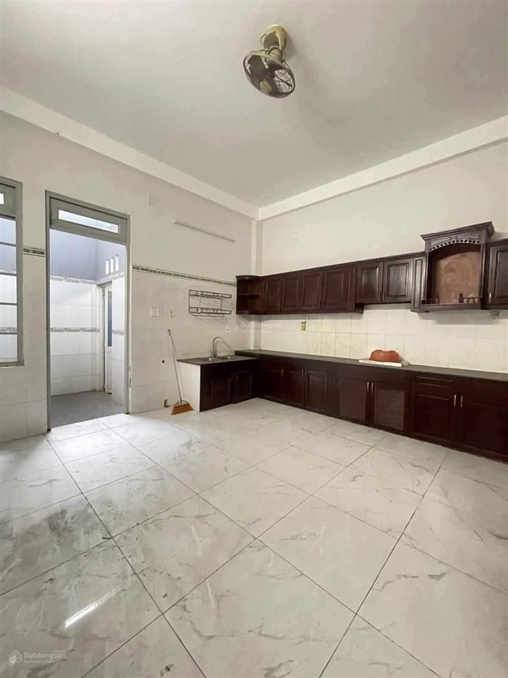 Nhà phố 5m x 30m. đúc 2 lầu mặt tiền đường thới an 20, gần ubnd q12