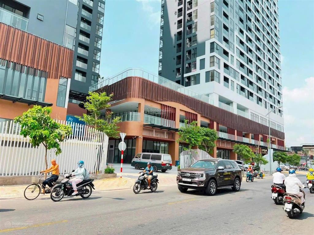 Bán căn góc daqua 2pn 2wc, 71m2, view bến bình đông. giá 5 tỷ