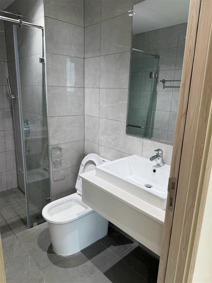 Bán gấp căn hộ d  aqua 2pn, 1wc, 54m2, view bến bình đông. giá 4,025 tỷ