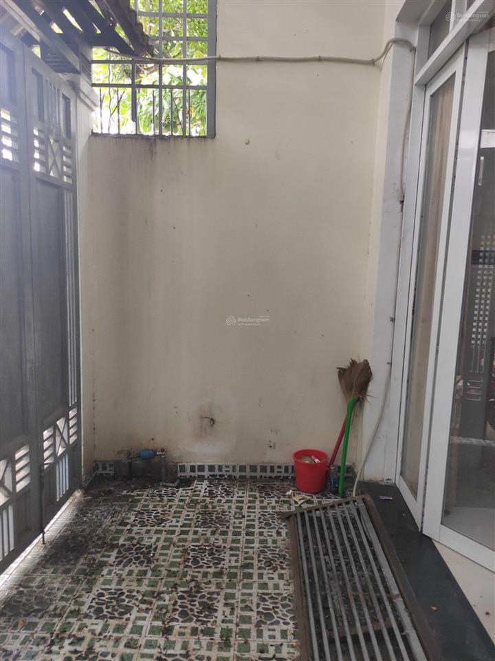 Bán nr 5pn, 5wc, 83,3m2 tại khu nhà ở cán bộ  công nhân viên, 5,3 tỷ