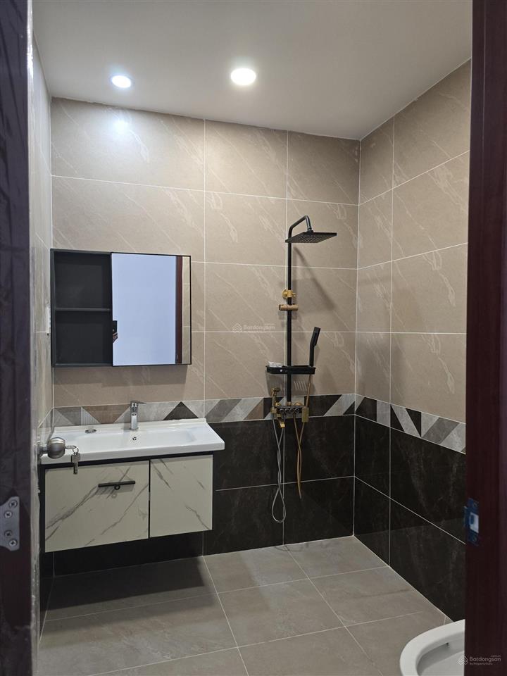 Mặt tiền đường 12m, diện tích 80m2