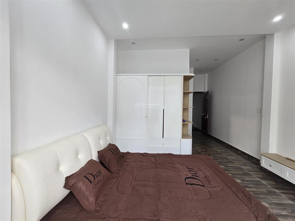 Mặt tiền đường 12m, diện tích 80m2