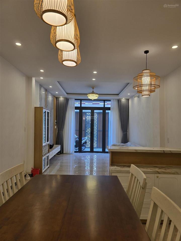 Mặt tiền đường 12m, diện tích 80m2