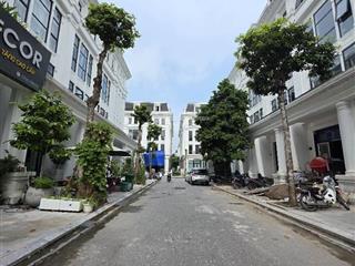 Louis hoàng mai 110m 5t mt6m vỉa hè hai bên ô tô dừng đỗ ngày đêm ở kết hợp làm văn phòng