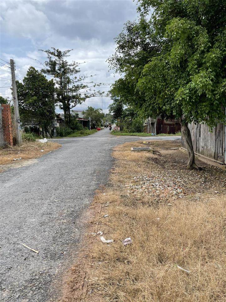 Bán đất lô góc 2 mặt tiền 1 sẹc đường nguyễn văn linh, giá 900 tr