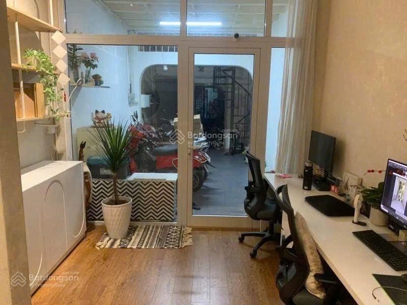 Bán nhà 2 tầng hẻm xe hơi ngang 3,5 x 20 ngay siêu thị vincom phan văn trị giá  7 tỷ 85 tr .