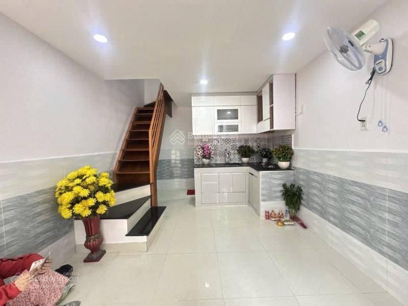 Nhà mới xây gần trường học lý tự trong đường lê đức thọ giá  3 tỷ 3 thương lượng.