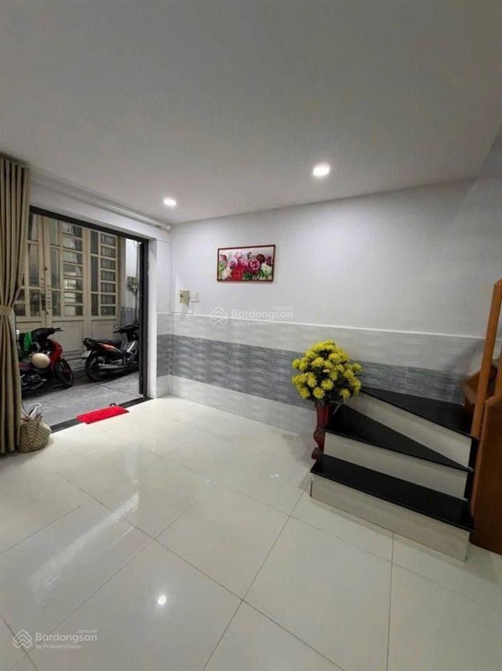 Nhà mới xây gần trường học lý tự trong đường lê đức thọ giá  3 tỷ 3 thương lượng.