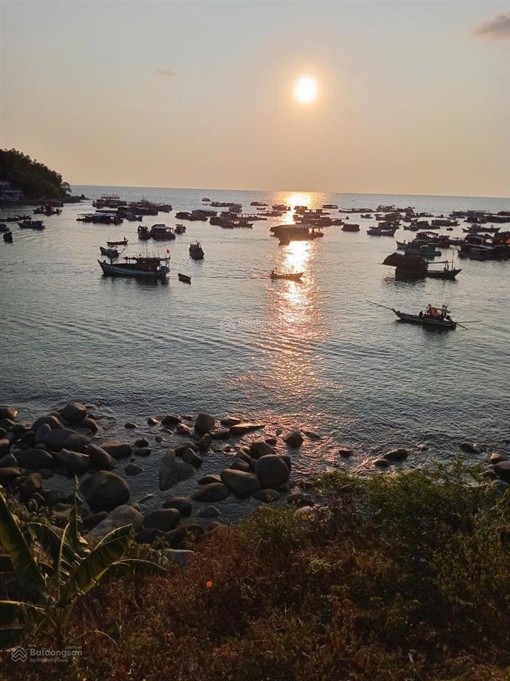 Bán đất đẹp tại ven biển quanh đảo, 12 tỷ, 985m2, nhiều tiện ích, chính chủ