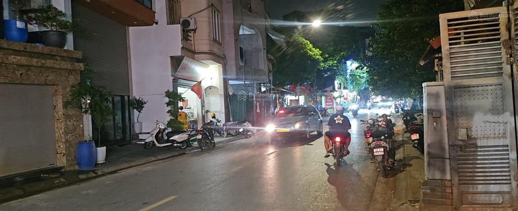 Bán nhà mặt phố tại đường ngô gia khảm, 23 tỷ, 45m2, hàng hiếm tại phường ngọc lâm, quận long biên