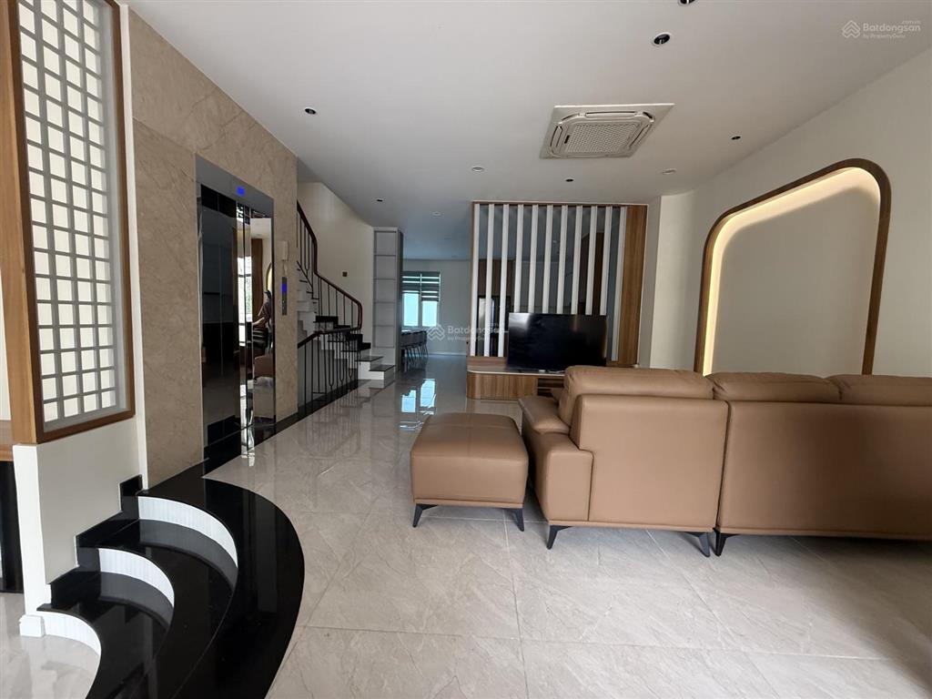 Cho thuê biệt thự cao cấp quận 7, 4pn hầm trệt 2 lầu, full nt cao cấp, ở ngay 65 triệu/ tháng