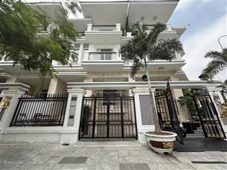 Cho thuê biệt thự cao cấp quận 7, 4pn hầm trệt 2 lầu, full nt cao cấp, ở ngay 65 triệu/ tháng