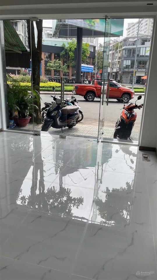 Siêu phẩm giá tốt đường hoa lan ngay vòng xoay phan xích long  4 tầng  hđt 62tr  giá 21 tỷ