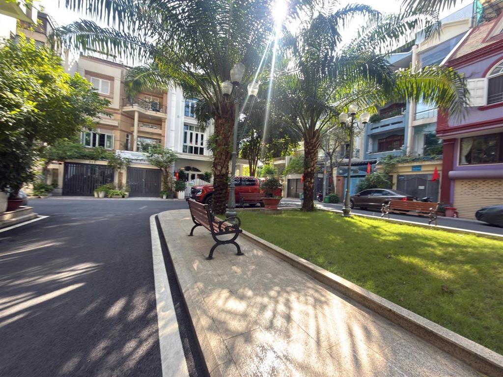Biệt thự đẳng cấp siêu khan hiếm khu compound nguyễn trọng tuyển  dt 10x20m  4 tầng  giá 49 tỷ