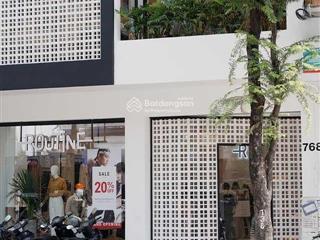 Mặt tiền sư vạn hạnh, q10, gần vạn hạnh mall  dt 6x15m  trệt 2 lầu  hđt 105tr/th  giá 35 tỷ