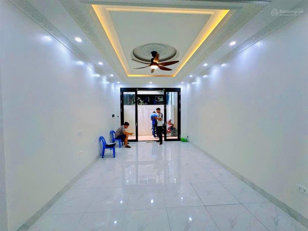 Bán nhà siêu hiếm liên mạc, thượng cát, 5,25 tỷ, chính chủ, ô tô sát nhà, 35m2, 5 tầng