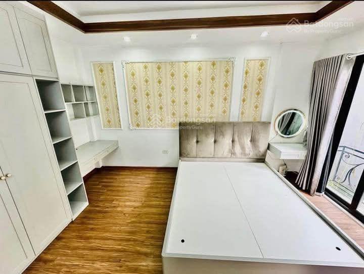 Bán gấp nhà liên mạc, 5,25 tỷ, 34,5 m2 siêu hot, 5 tầng, ô tô đỗ cổng.