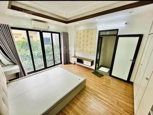 Bán gấp nhà liên mạc, 5,25 tỷ, 34,5 m2 siêu hot, 5 tầng, ô tô đỗ cổng.